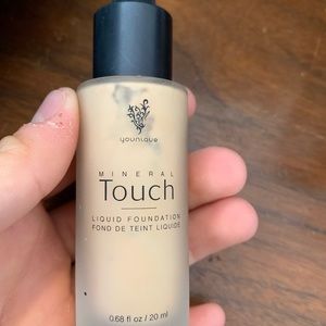 Younique velour foundation liquid